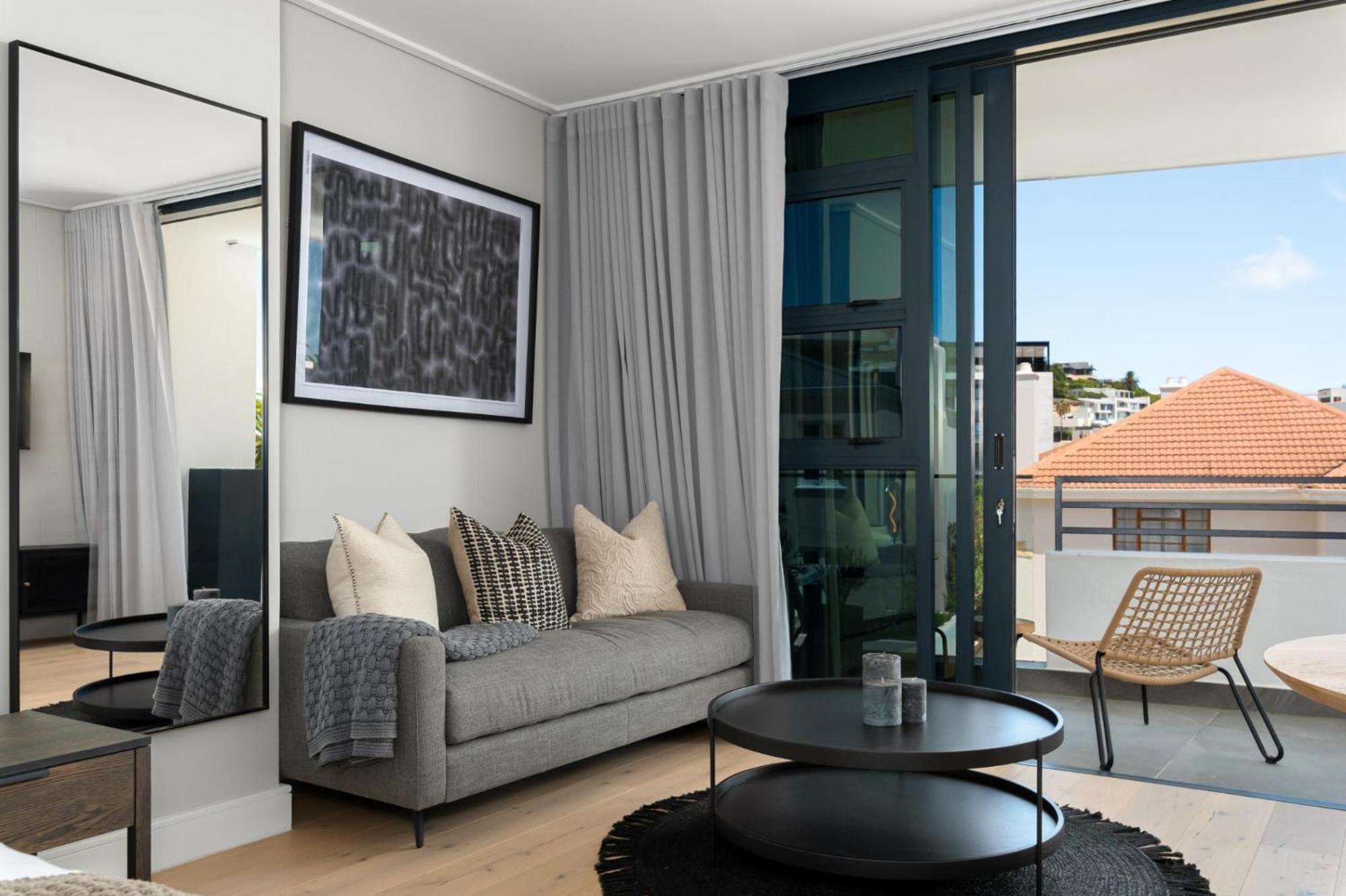 Modern W Views In Bantry Apartment
