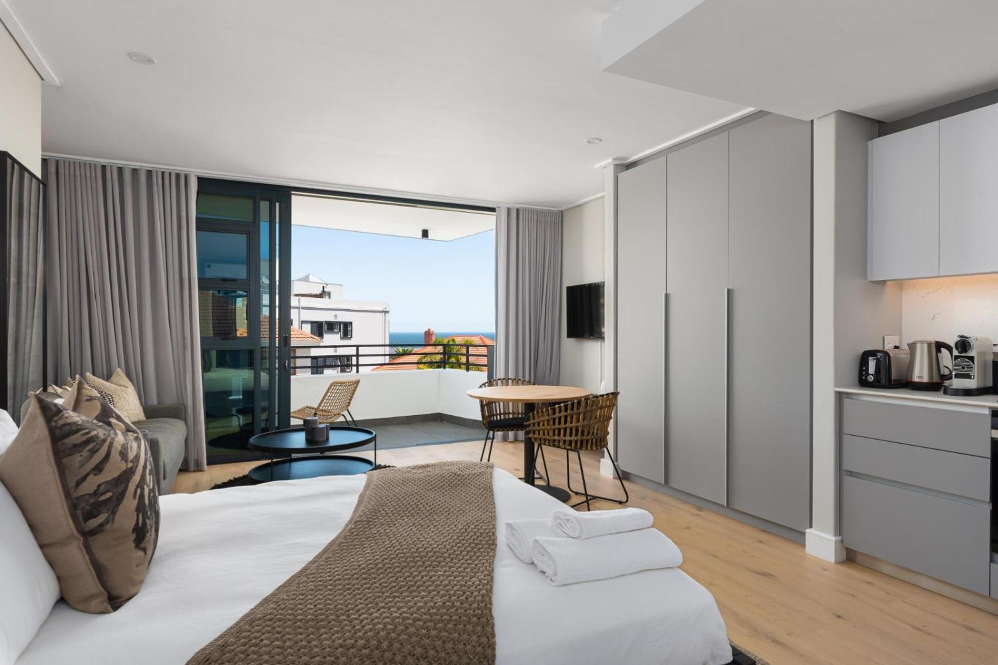 Modern W Views In Bantry Apartment
