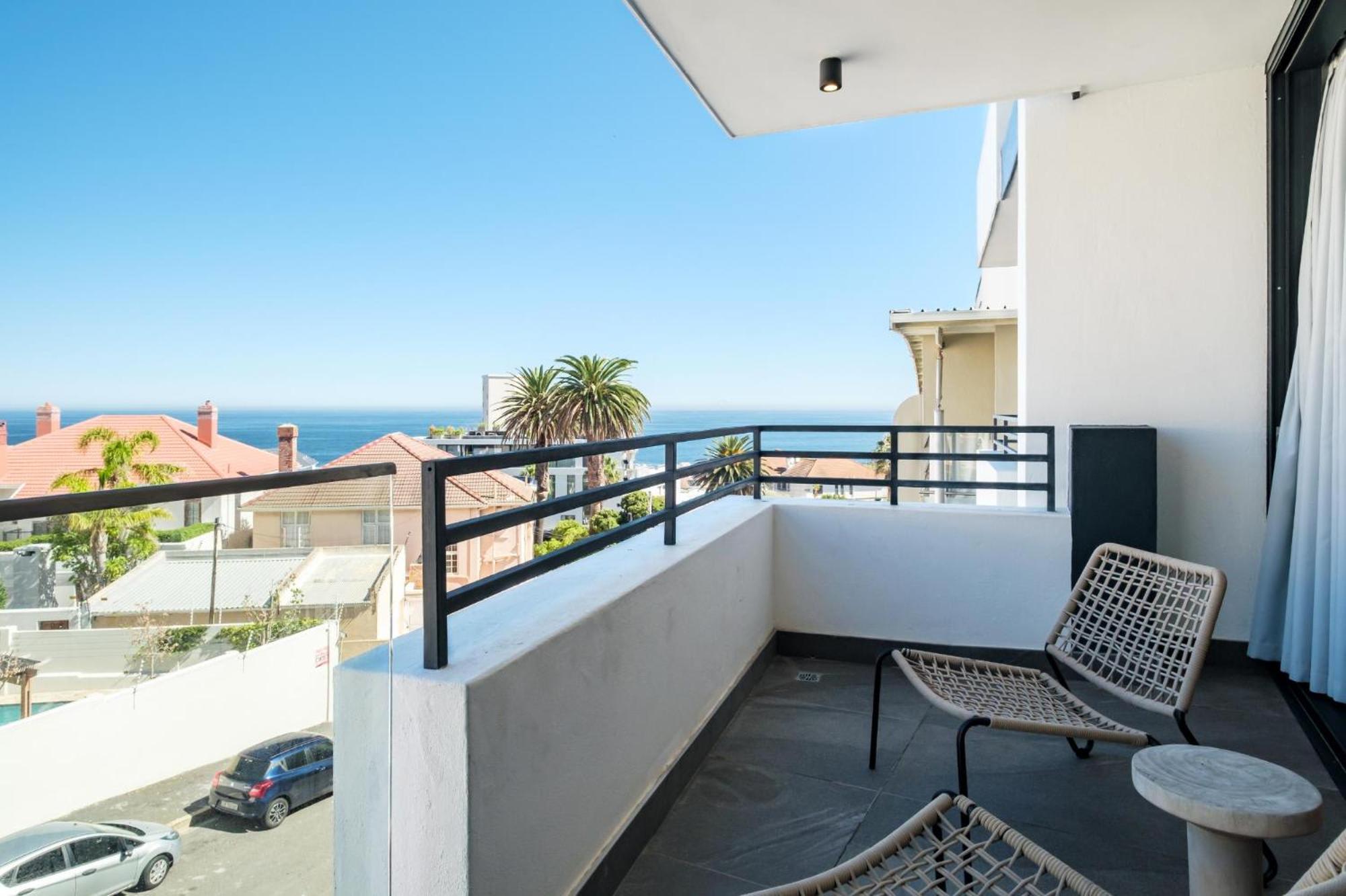 Modern W Views In Bantry Apartment