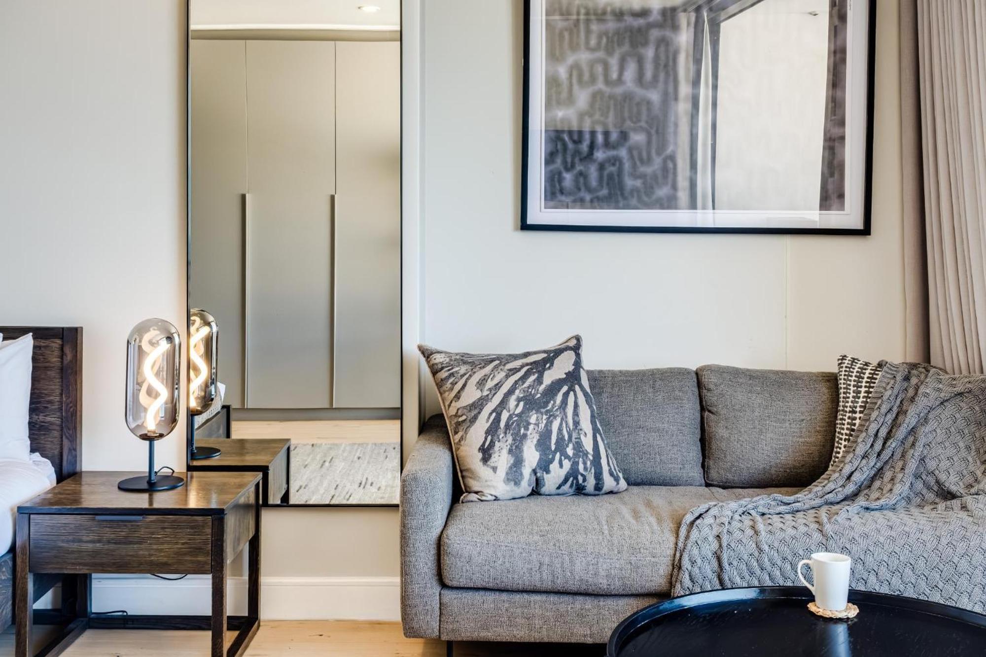 Apartment Modern W Views In Bantry Cape Town