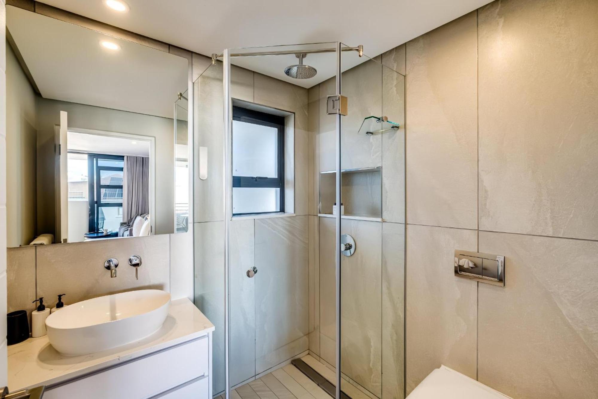 Apartment Modern W Views In Bantry Cape Town